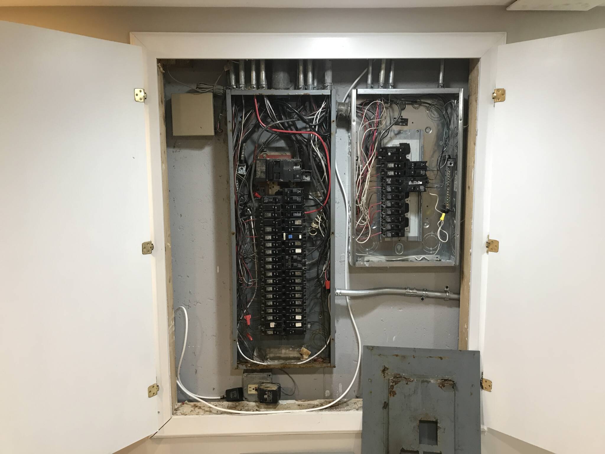 Rebuilding an electrical panel – House Specialties